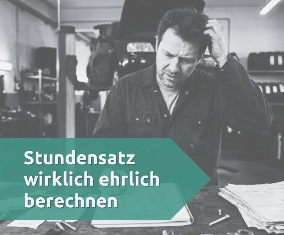Mechaniker schraubt am Auto – Titelbild zur ehrlichen Stundensatz-Berechnung
